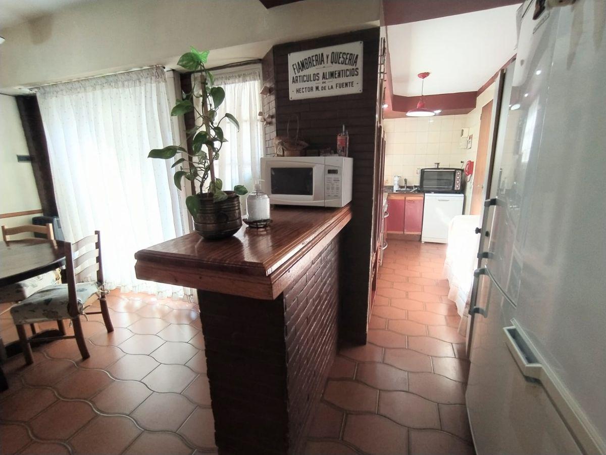 Impecable Piso 4 Ambientes Amplios al frente Balcón Corrido 2 Cocheras y Baulera