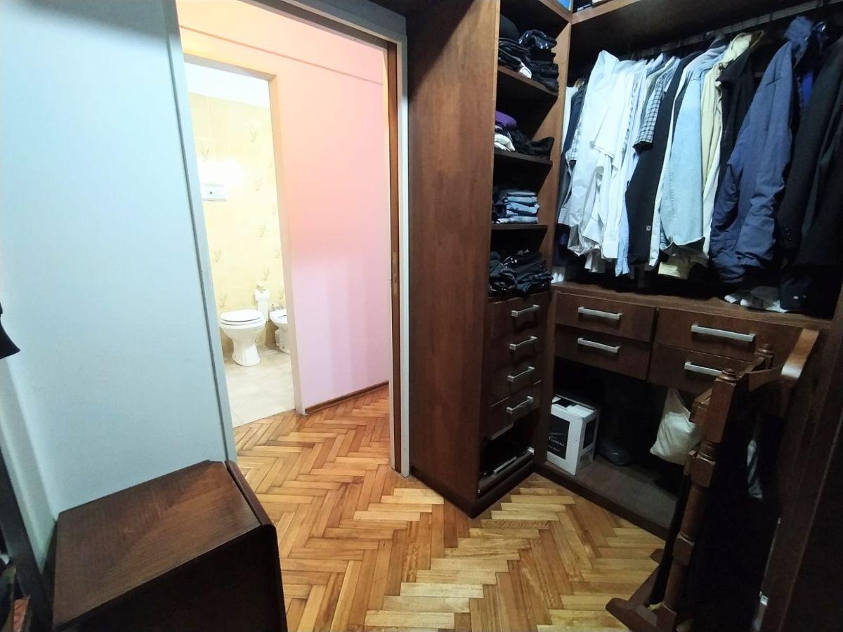 Foto de Impecable Piso 4 Ambientes Amplios al frente Balcón Corrido 2 Cocheras, imagen 3
