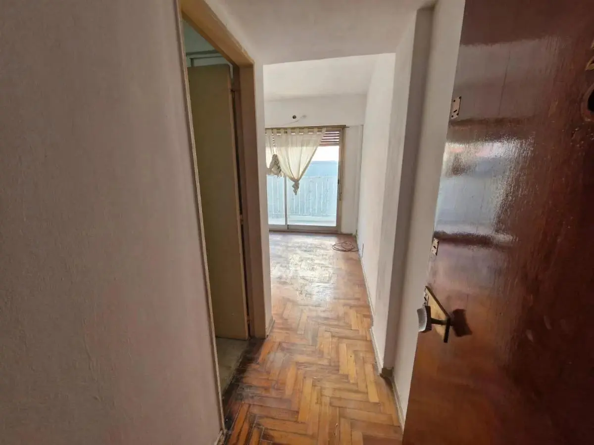 2 Ambientes de 46 m2. con balcon a metros Hospital Hitaliano 2