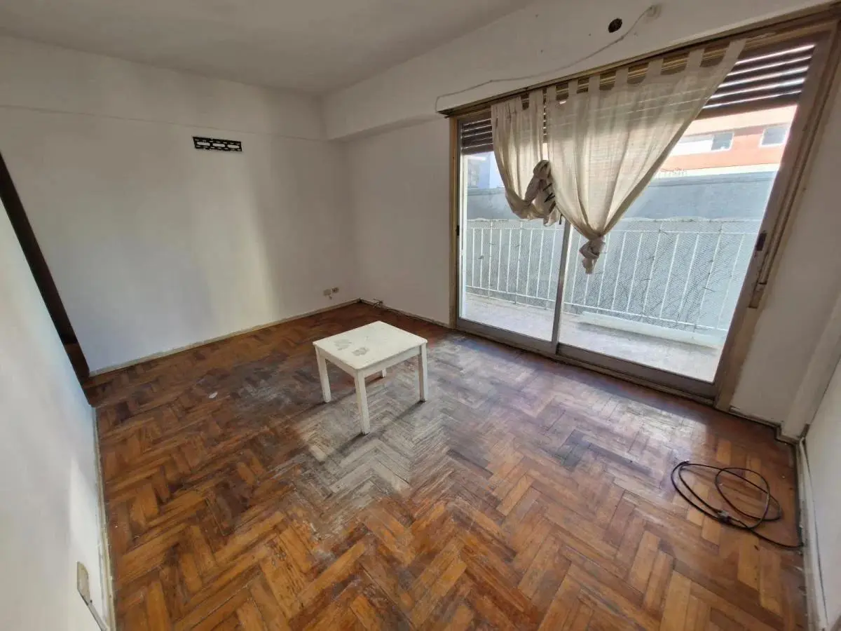 2 Ambientes de 46 m2. con balcon a metros Hospital Hitaliano 1