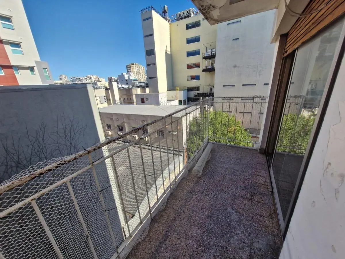 2 Ambientes de 46 m2. con balcon a metros Hospital Hitaliano 5