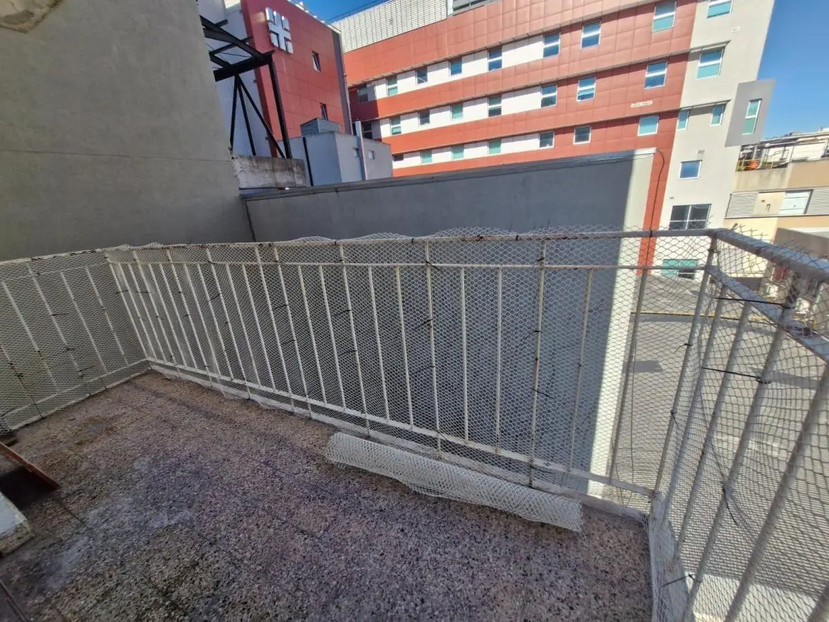 2 Ambientes de 46 m2. con balcon a metros Hospital Hitaliano 3