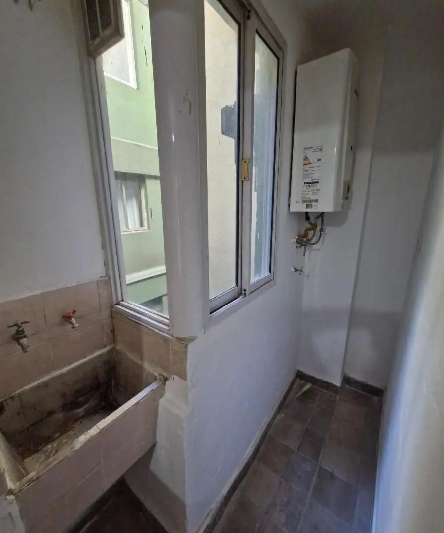 2 Ambientes de 46 m2. con balcon a metros Hospital Hitaliano 8