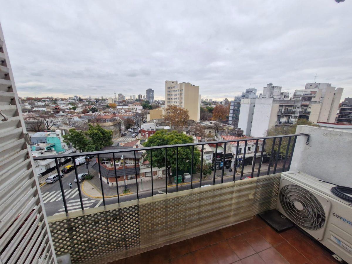 Excelente 2 Ambientes, Semipiso, entrada doble circulación al frente c/ Balcon