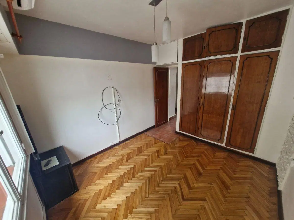 Excelente 2 Ambientes, Semipiso, entrada doble circulación al frente c/ Balcon 5