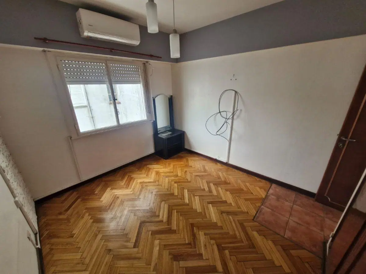 Excelente 2 Ambientes, Semipiso, entrada doble circulación al frente c/ Balcon 2