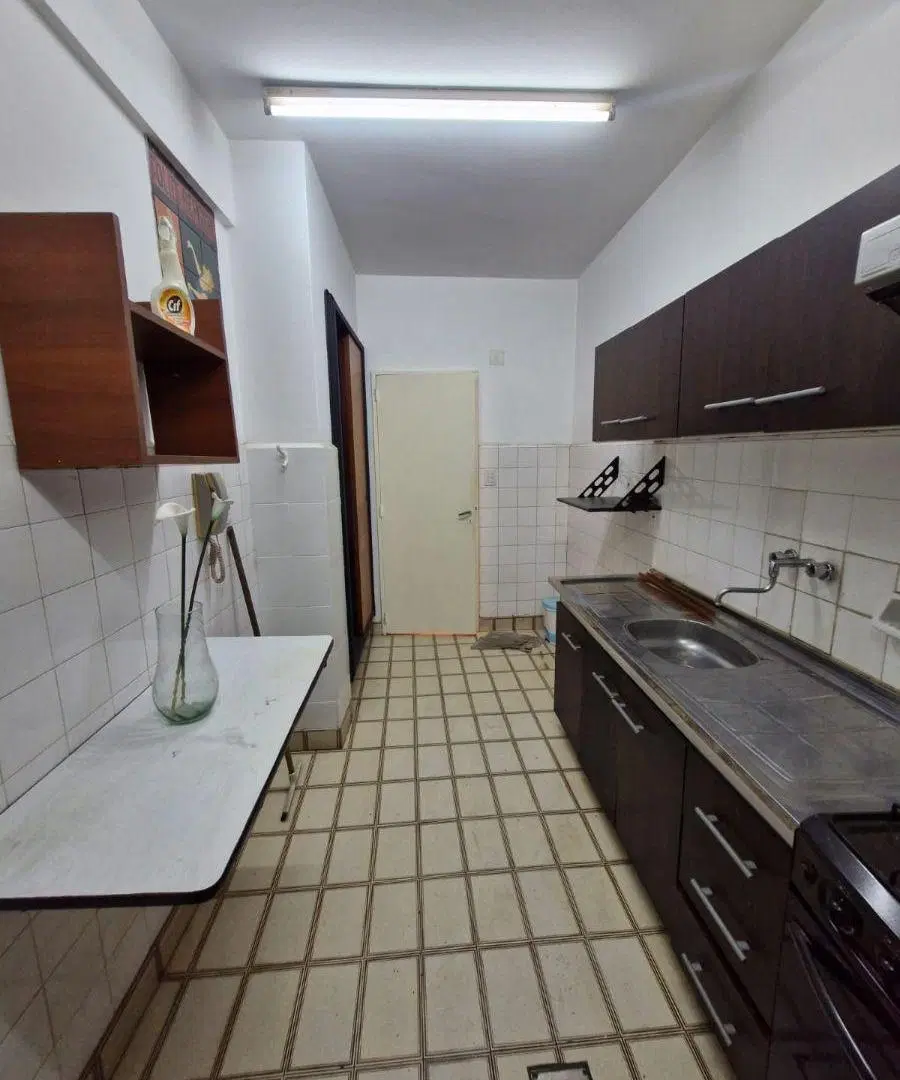 3 Ambientes Amplios al Frente c/ Balcón Corrido y Patio 5