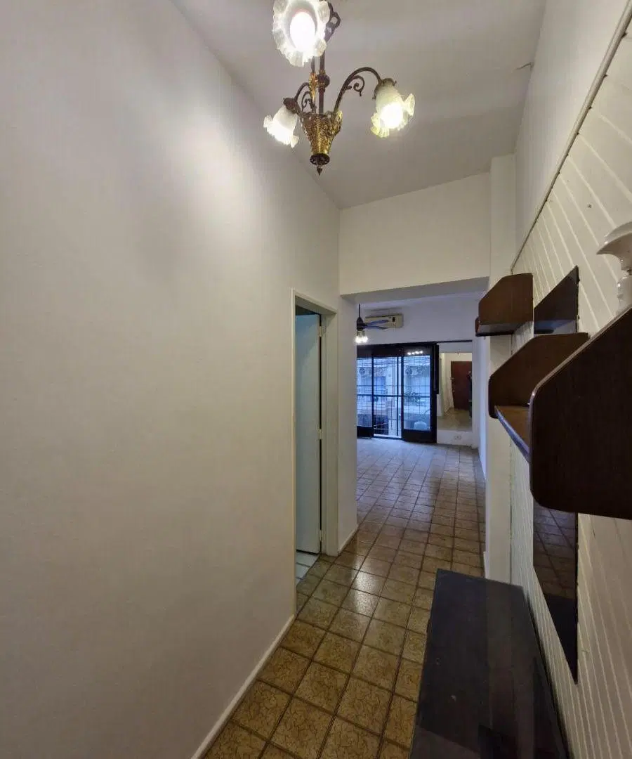 3 Ambientes Amplios al Frente c/ Balcón Corrido y Patio 3