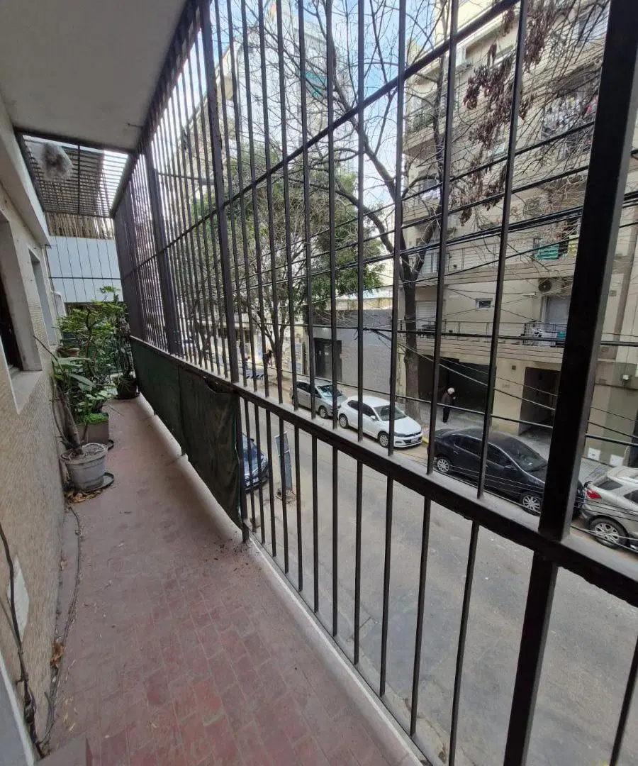 3 Ambientes Amplios al Frente c/ Balcón Corrido y Patio 2