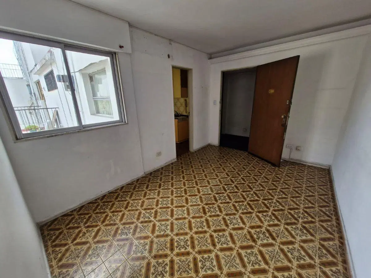 2 Ambientes 40 m2. sobre Av. Cordoba 3