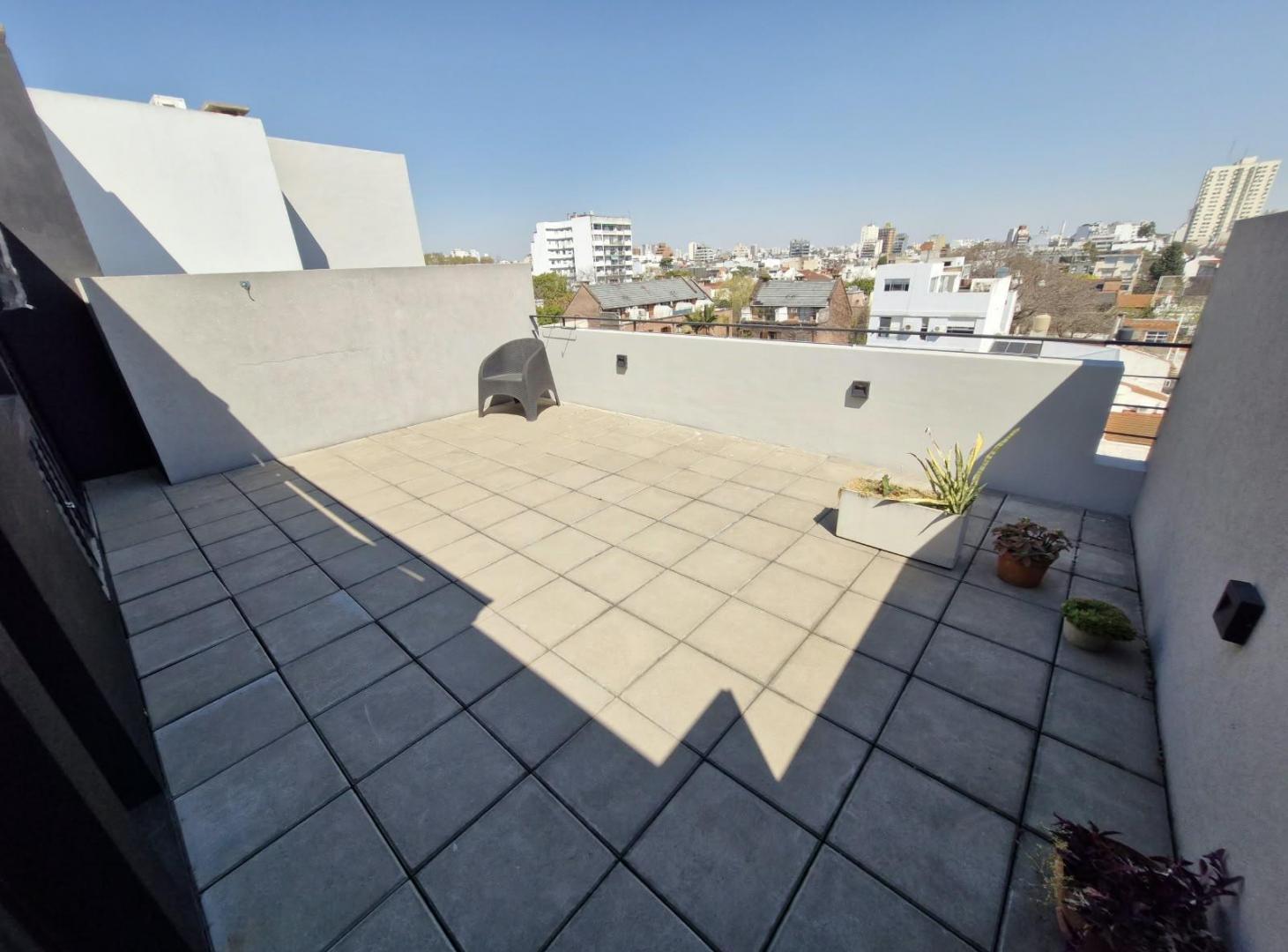 Foto de Excelente Triplex 3 Ambientes c/Balcon Aterrazado - Cochera - Parrilla, imagen 3