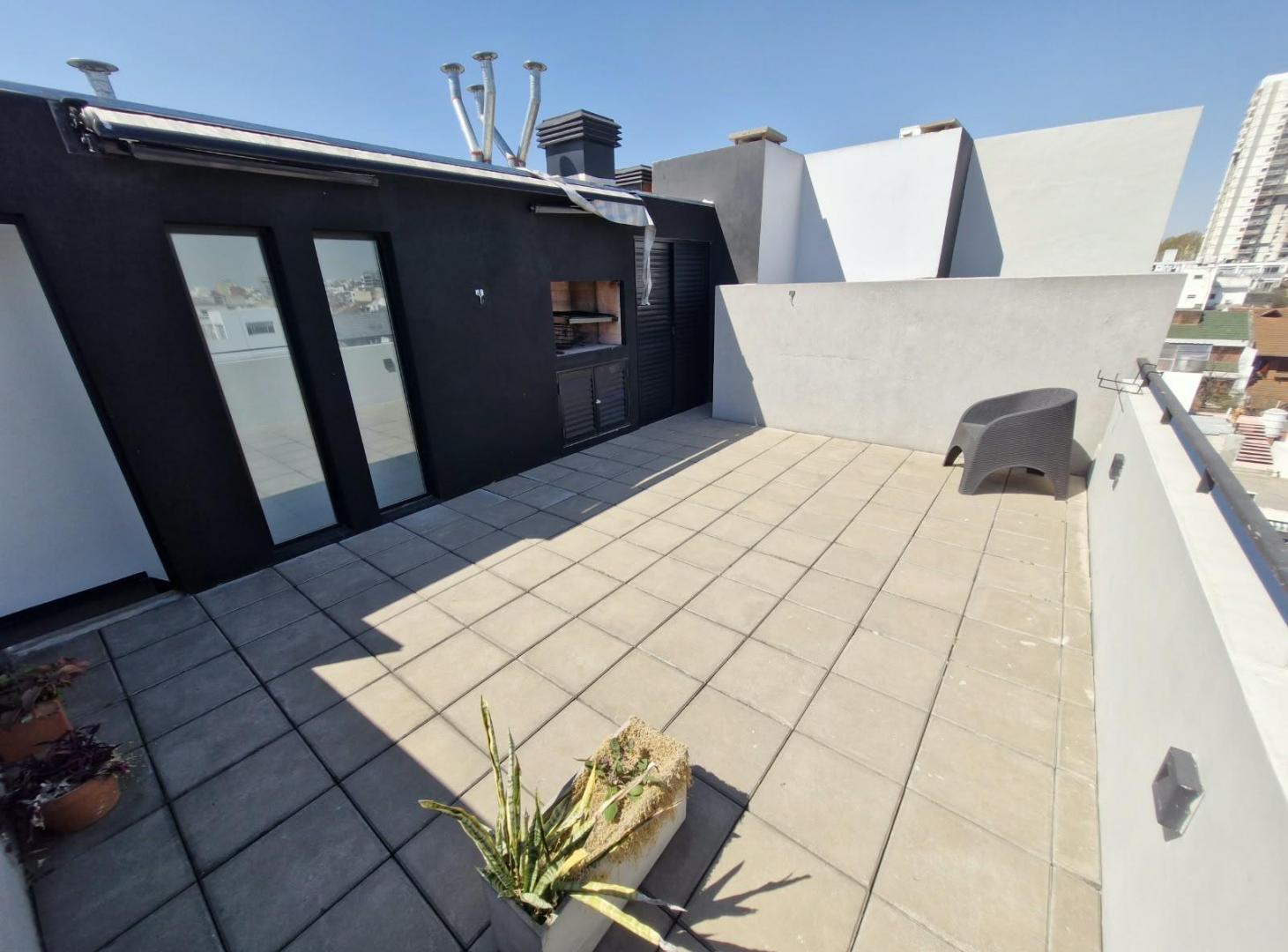 Foto de Excelente Triplex 3 Ambientes c/Balcon Aterrazado - Cochera - Parrilla, imagen 2