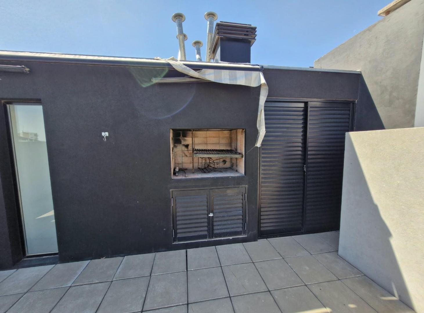 Foto de Excelente Triplex 3 Ambientes c/Balcon Aterrazado - Cochera - Parrilla, imagen 1