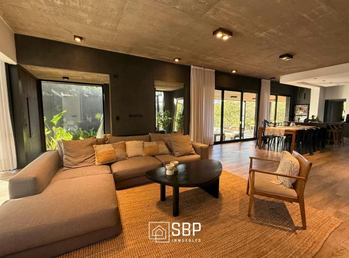 SE VENDE CASA | COUNTRY LA DESEADA | SEGURIDAD 24HS | 350m2 1
