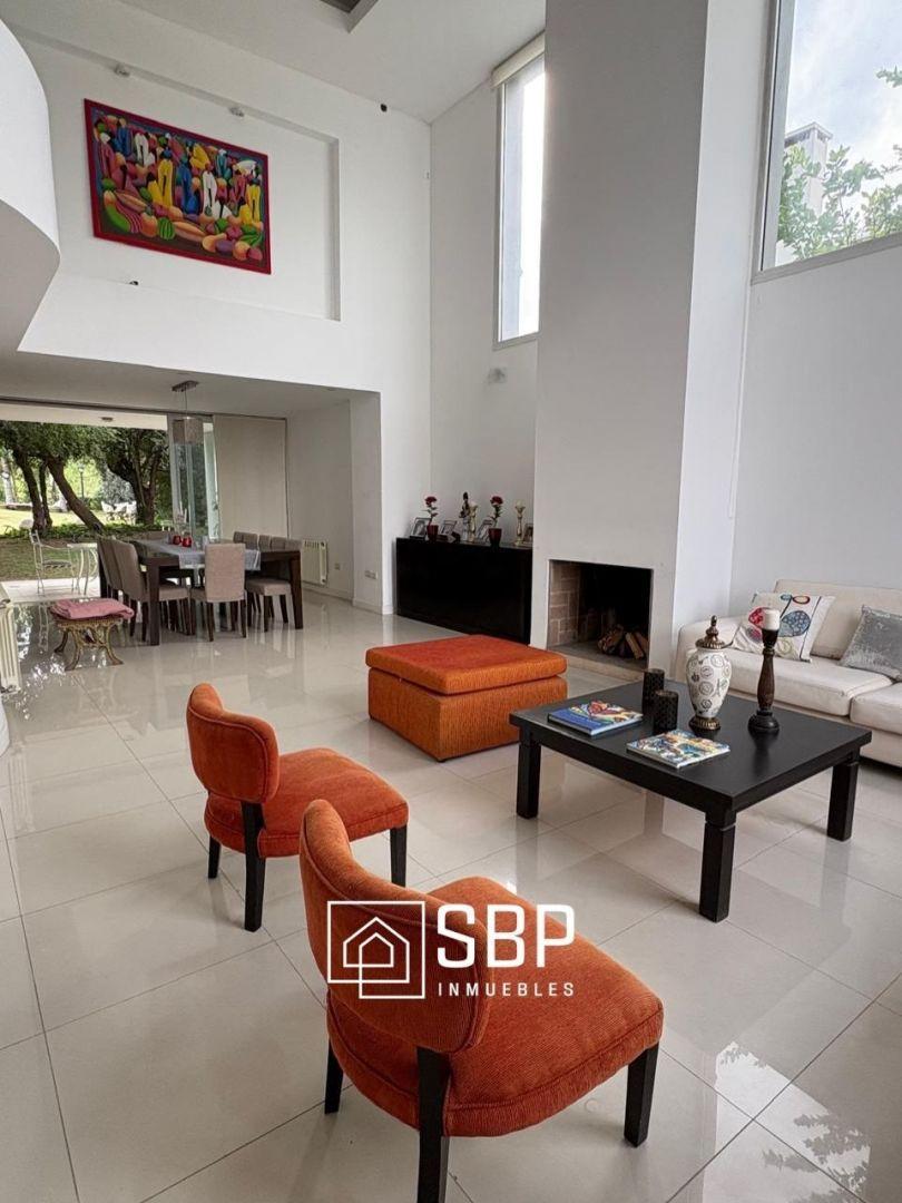 Foto de Casa de Categoría en Venta | Altos del Chateau | 4 Dormitorios, imagen 2