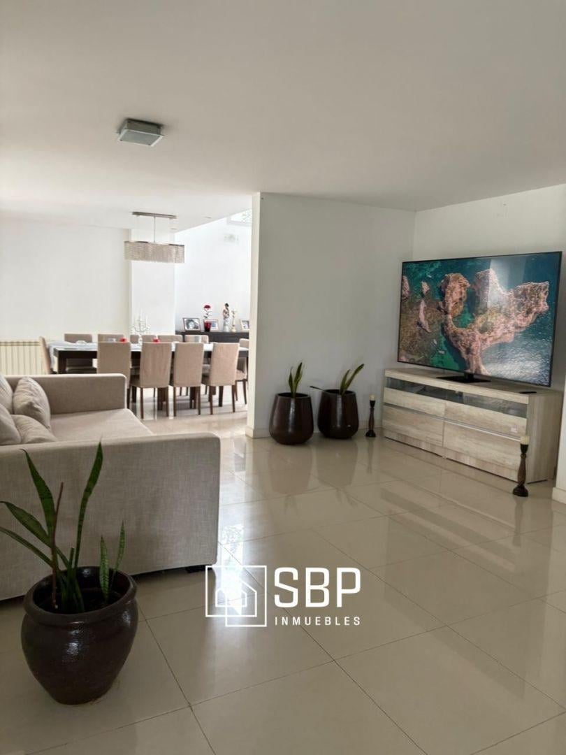 Foto de Casa de Categoría en Venta | Altos del Chateau | 4 Dormitorios, imagen 4