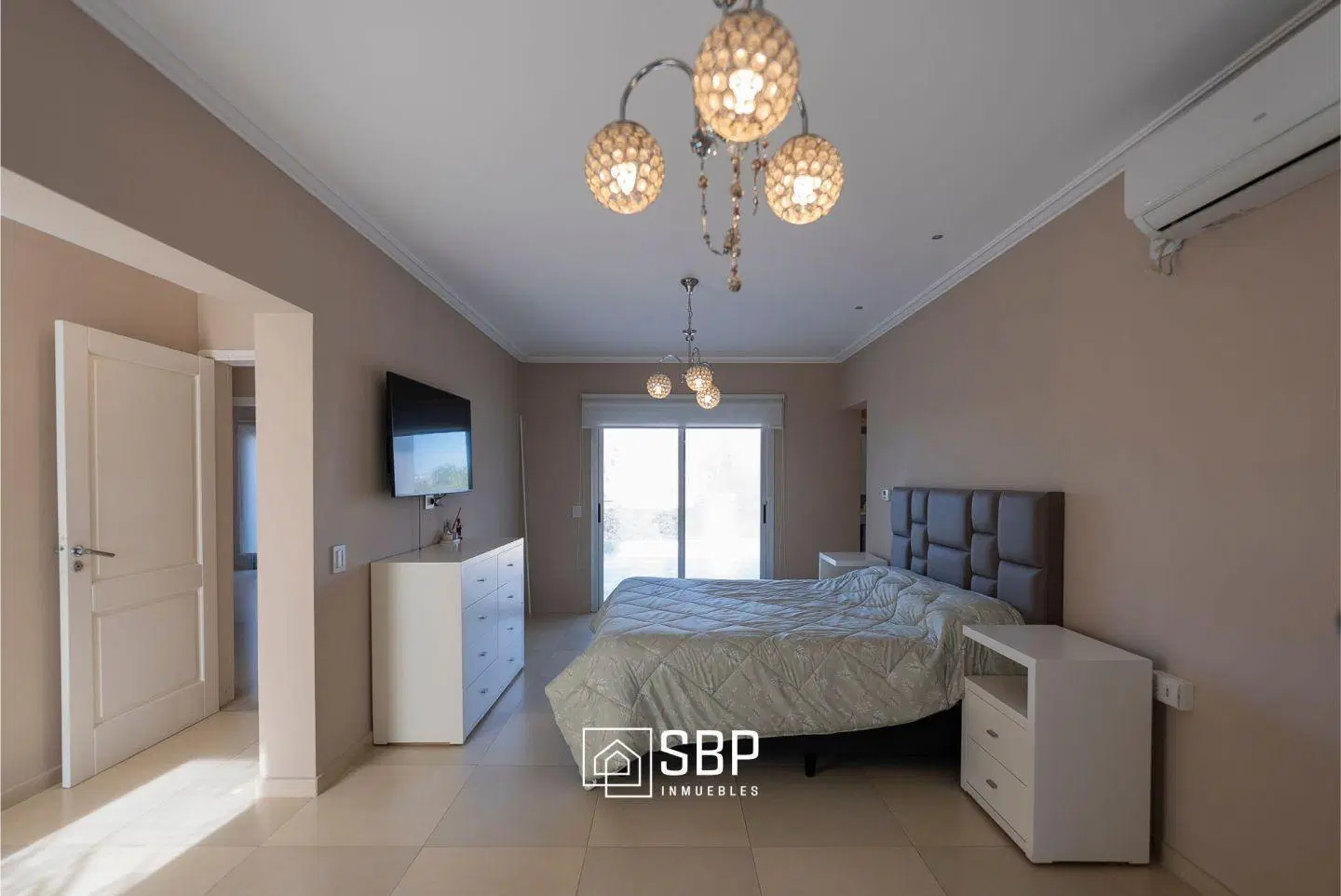 Casa en Venta | Tejas 3 | 4 Dorm | Pileta | Frente a Espacio Verde 8