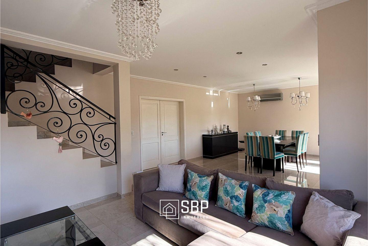 Casa en Venta | Tejas 3 | 4 Dorm | Pileta | Frente a Espacio Verde
