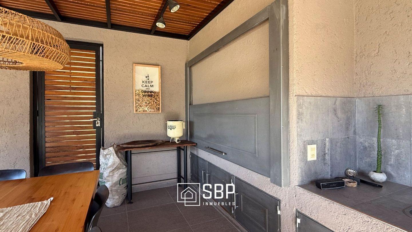 Foto de Vendo Casa La Rufina | 4 Dorm | Quincho Cerrado | Pileta, imagen 4