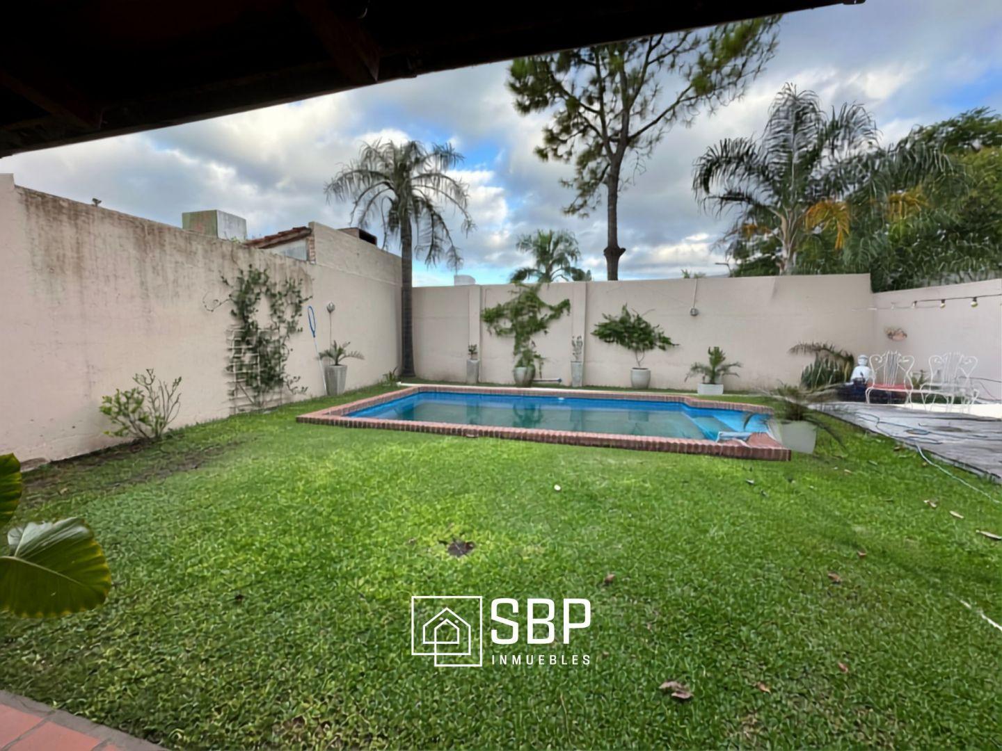 Foto de Vendo Casa en URCA | 3 Dorm | Escritorio | Pileta, imagen 1
