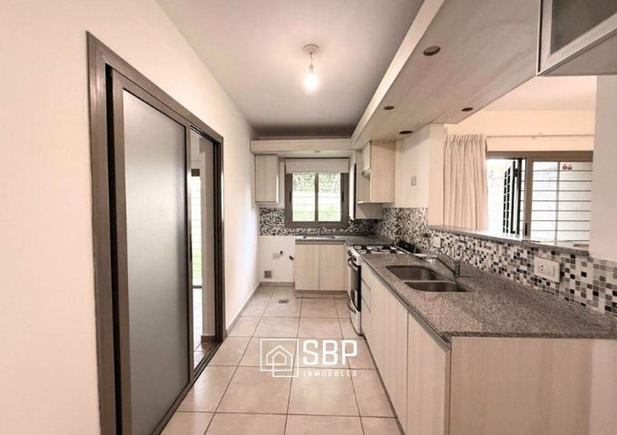 Foto de Vendo dúplex 3 dorm | Patio y gran terraza | Apto crédito, imagen 2