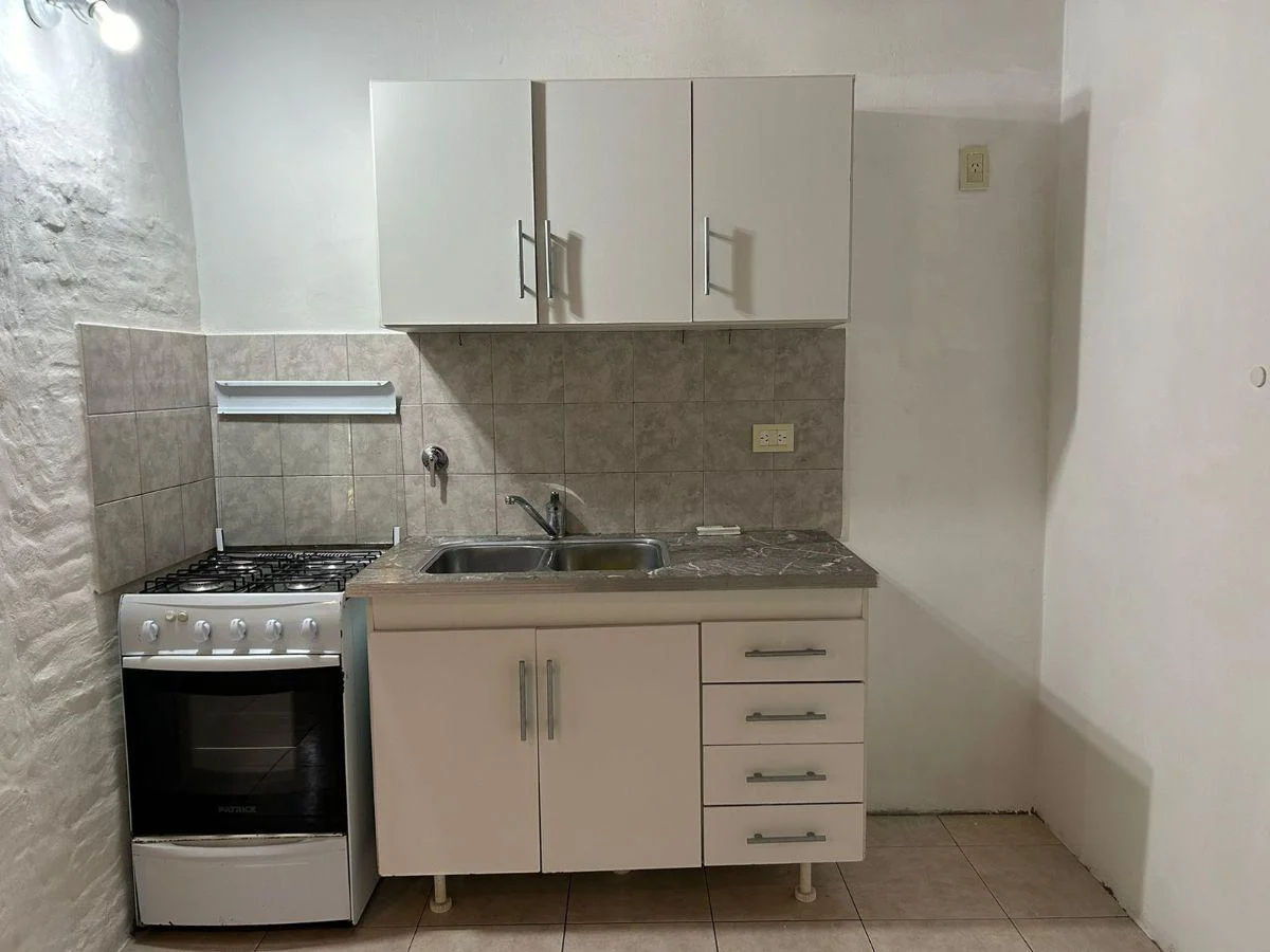 Foto de ALQUILER 2 AMBIENTES EN VILLA MAIPU A 4 CUADRAS DE LA ESTACION DE SAN, imagen 3
