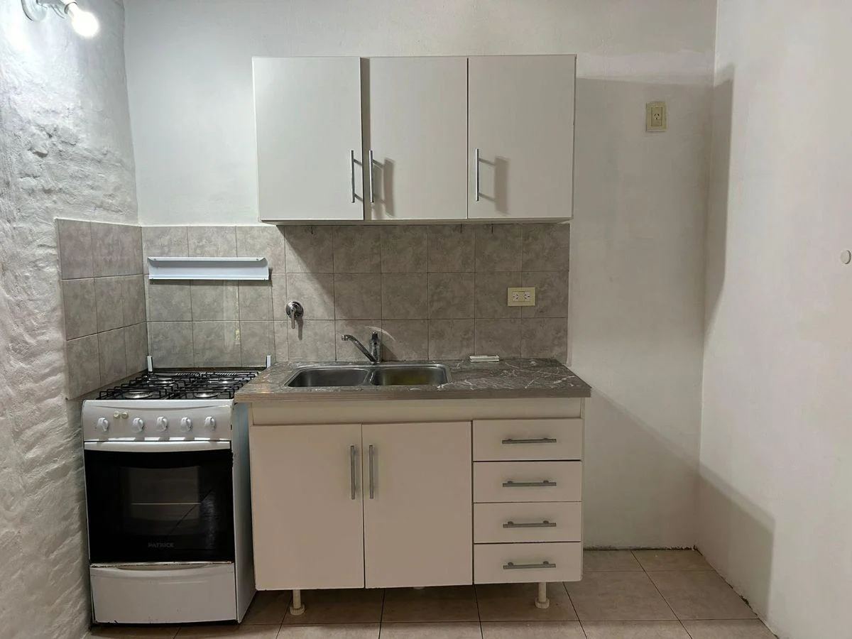 Foto de ALQUILER 2 AMBIENTES EN VILLA MAIPU A 4 CUADRAS DE LA ESTACION DE SAN, imagen 4