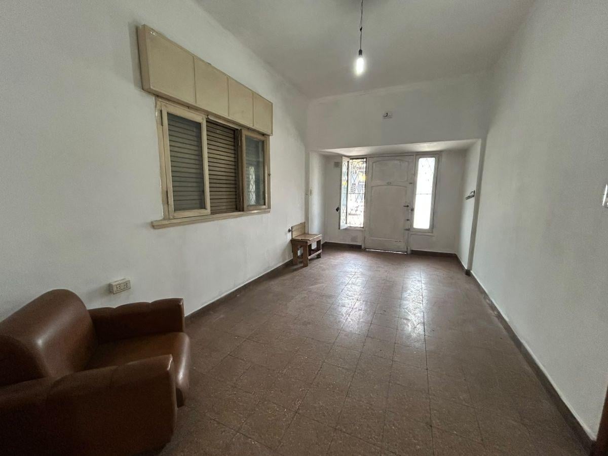Foto de casa en alquiler con local o cochera sobre Ricardo balbin, imagen 4