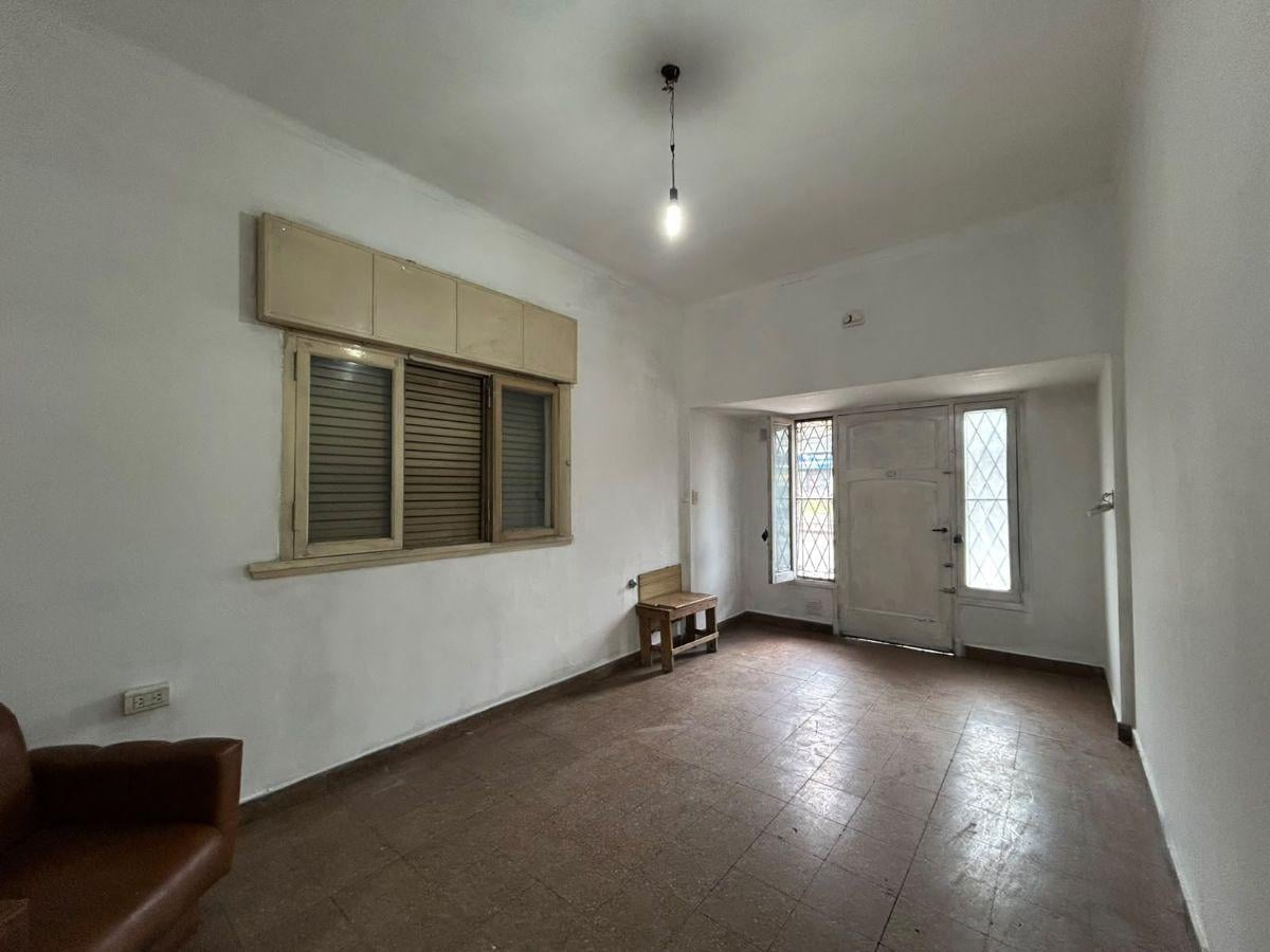 Foto de casa en alquiler con local o cochera sobre Ricardo balbin, imagen 3