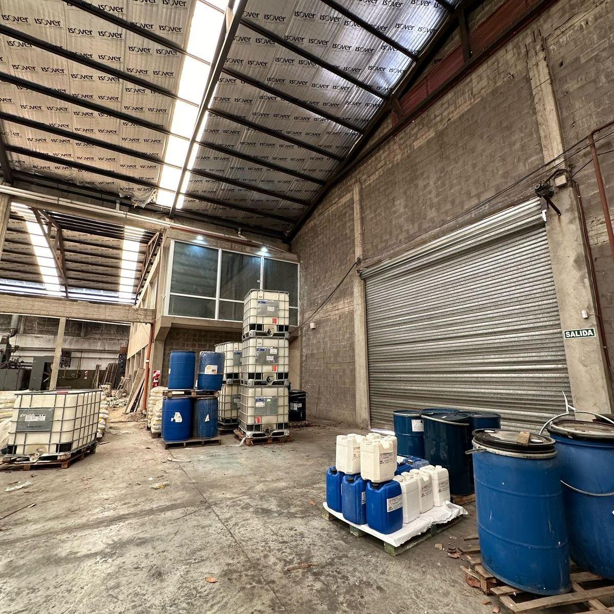 Nave Industrial 7537 m² Totales - 6337 m² Cubiertos, Lomas del Mirador, Sobre Av 5