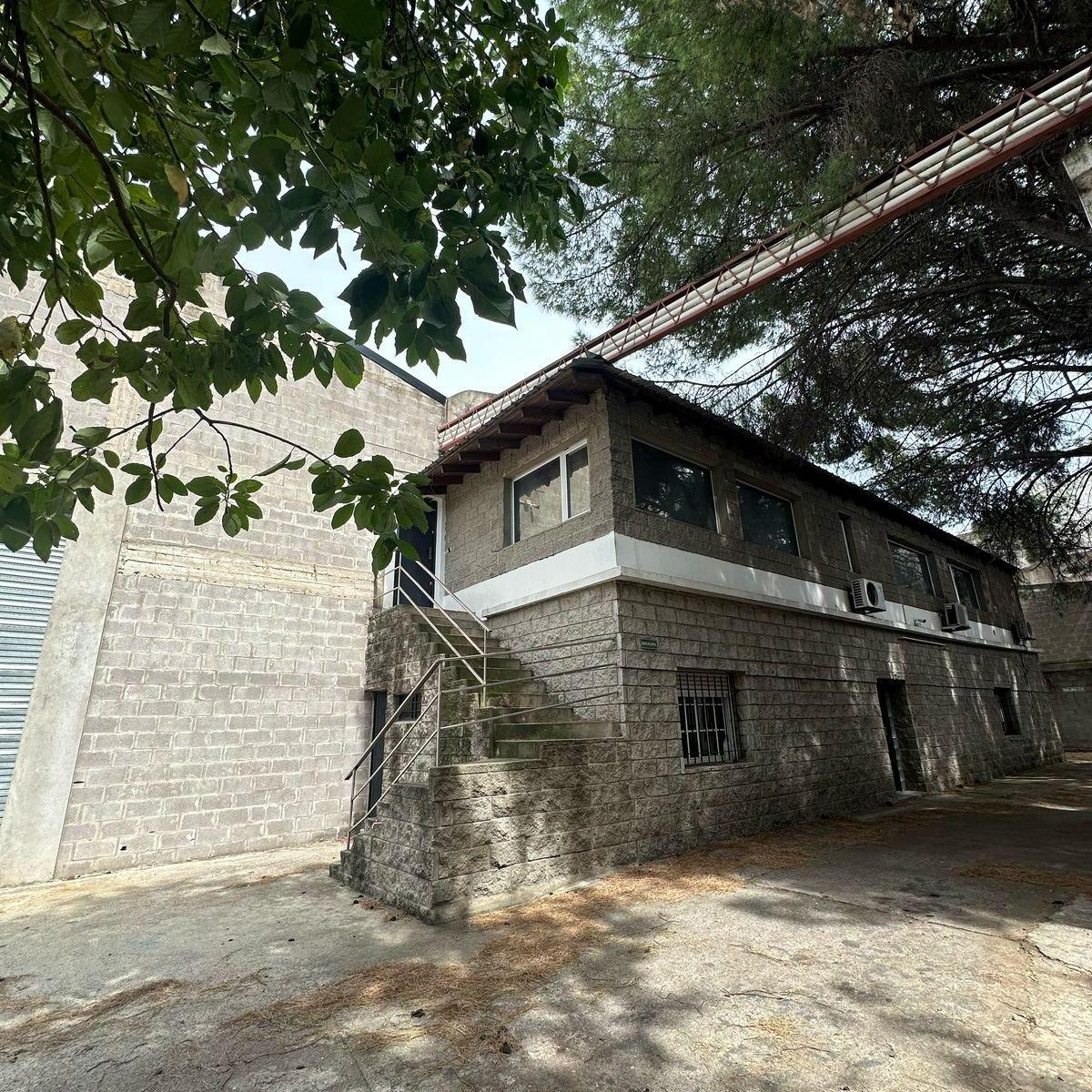 Nave Industrial 7537 m² Totales - 6337 m² Cubiertos, Lomas del Mirador, Sobre Av 5