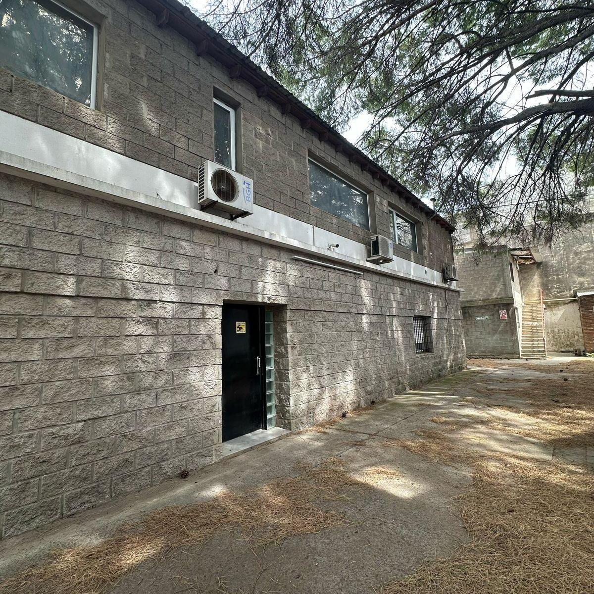 Nave Industrial 7537 m² Totales - 6337 m² Cubiertos, Lomas del Mirador, Sobre Av 4