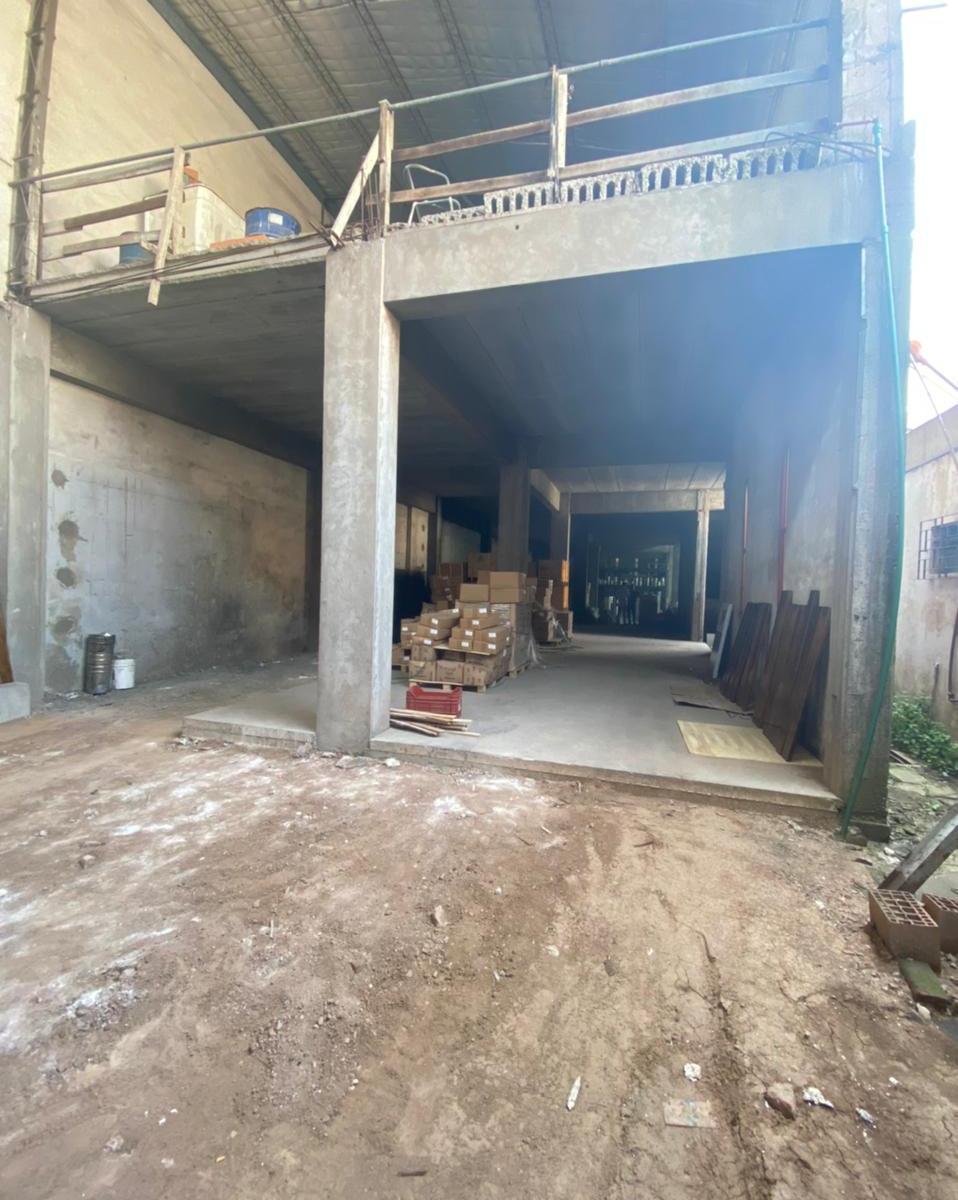 Galpón 1200 m² en Venta Zona Industrial, Lomas del Mirador 4
