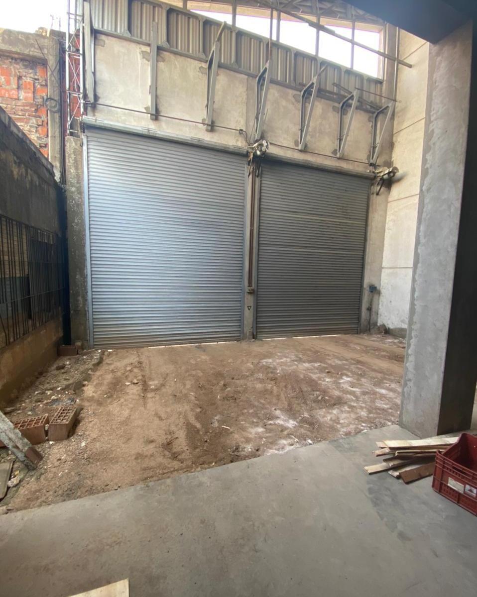 Galpón 1200 m² en Venta Zona Industrial, Lomas del Mirador 5