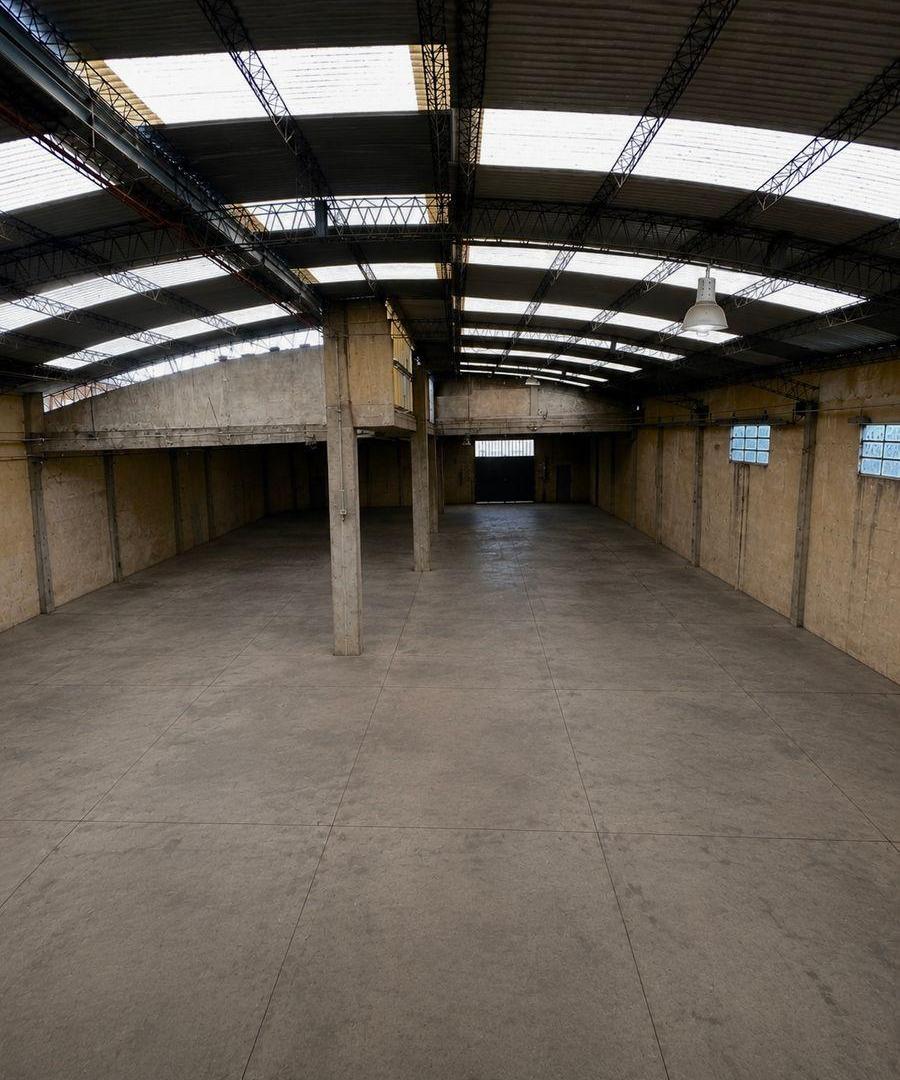 Foto de En Venta Galpón de 1200 M2 con Local, La Tablada, imagen 1