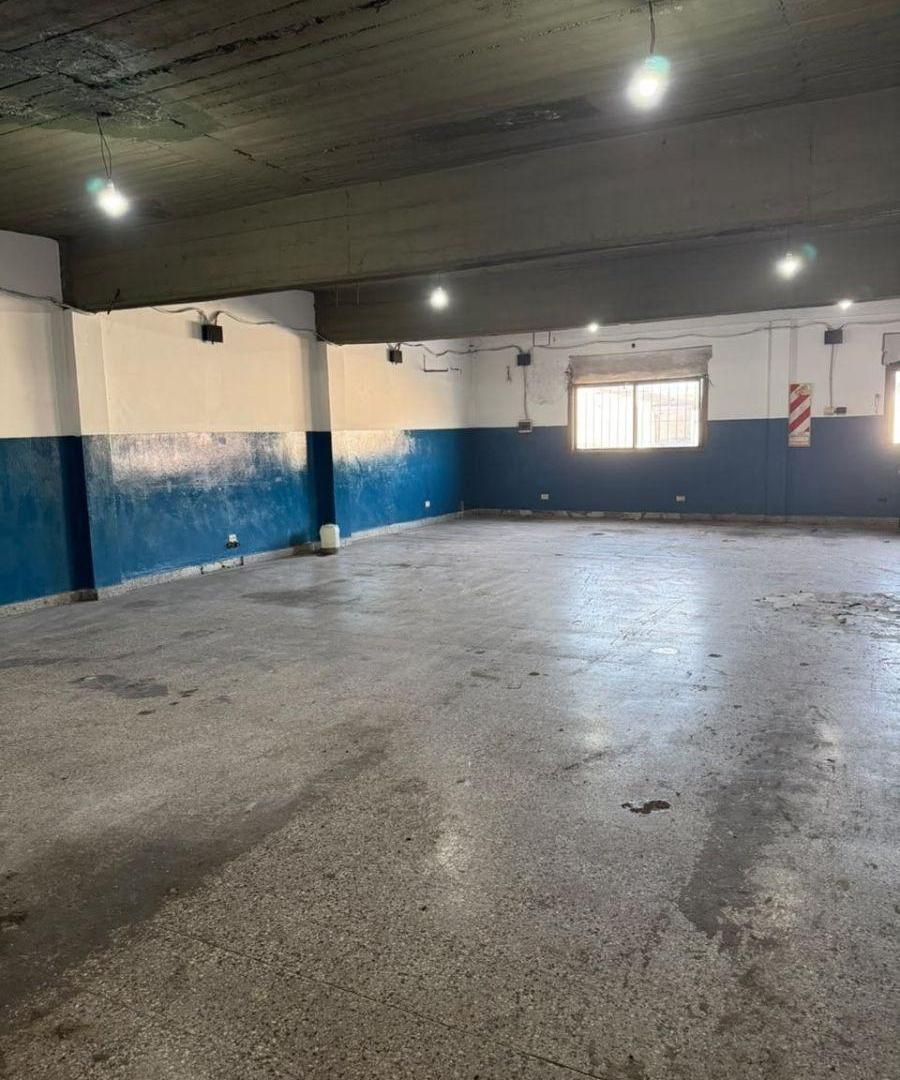 Foto de Galpón en alquiler de 380m2 ubicado en Lomas del Mirador, imagen 4