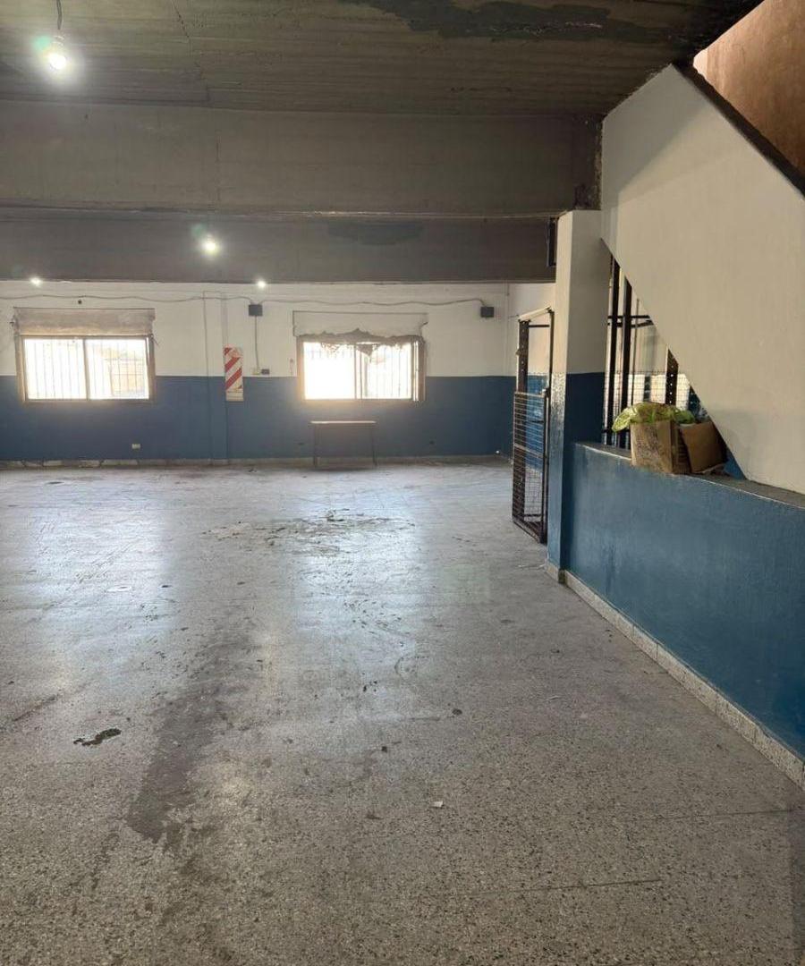 Foto de Galpón en alquiler de 380m2 ubicado en Lomas del Mirador, imagen 5