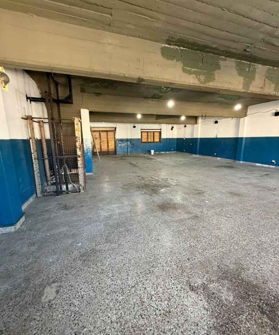 Foto de Galpón en alquiler de 380m2 ubicado en Lomas del Mirador, imagen 2