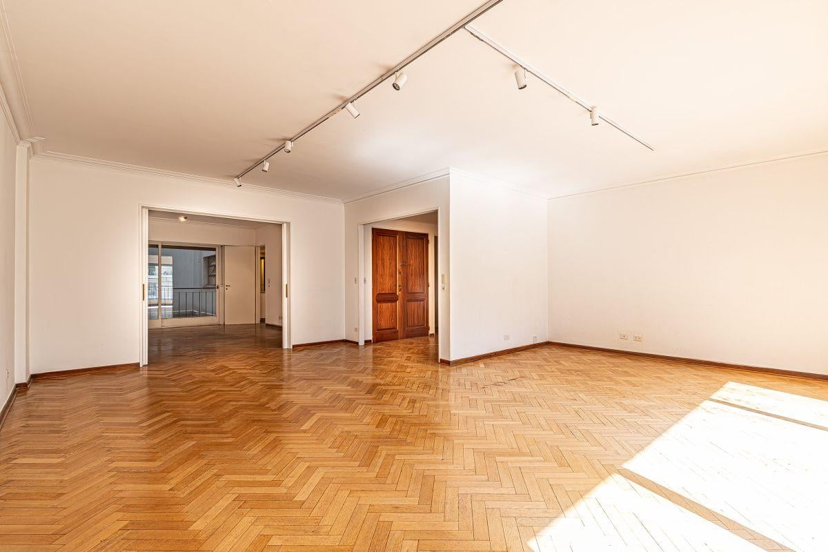Foto de Venta exc departamento Avda Alvear 1500 Recoleta 5 ambientes 2 cocheras, imagen 4