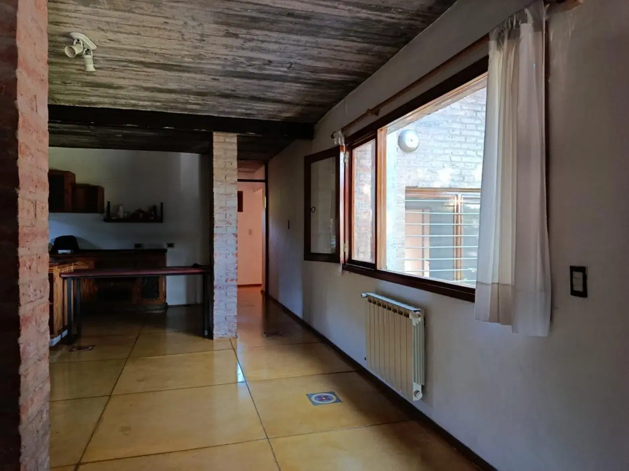 VILLA ALLENDE, TRES DORMITORIOS, GRAN SALA, PILETA, GRAN PARQUE 4