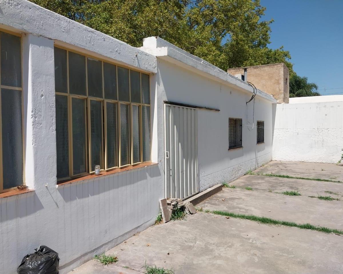 Casa y Local Comercial en Avda. San Martín Nº 2.170 - Colonia Caroya 4
