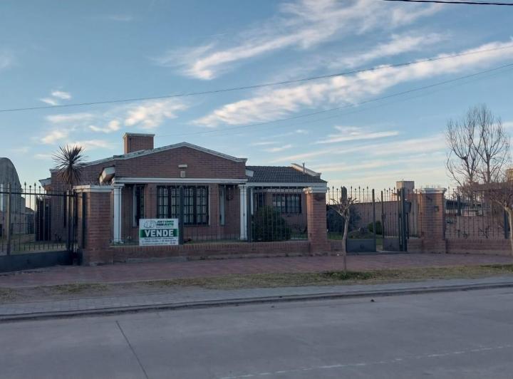 VENTA- CASA calle 14 Sur Nº 451 – Colonia Caroya  1