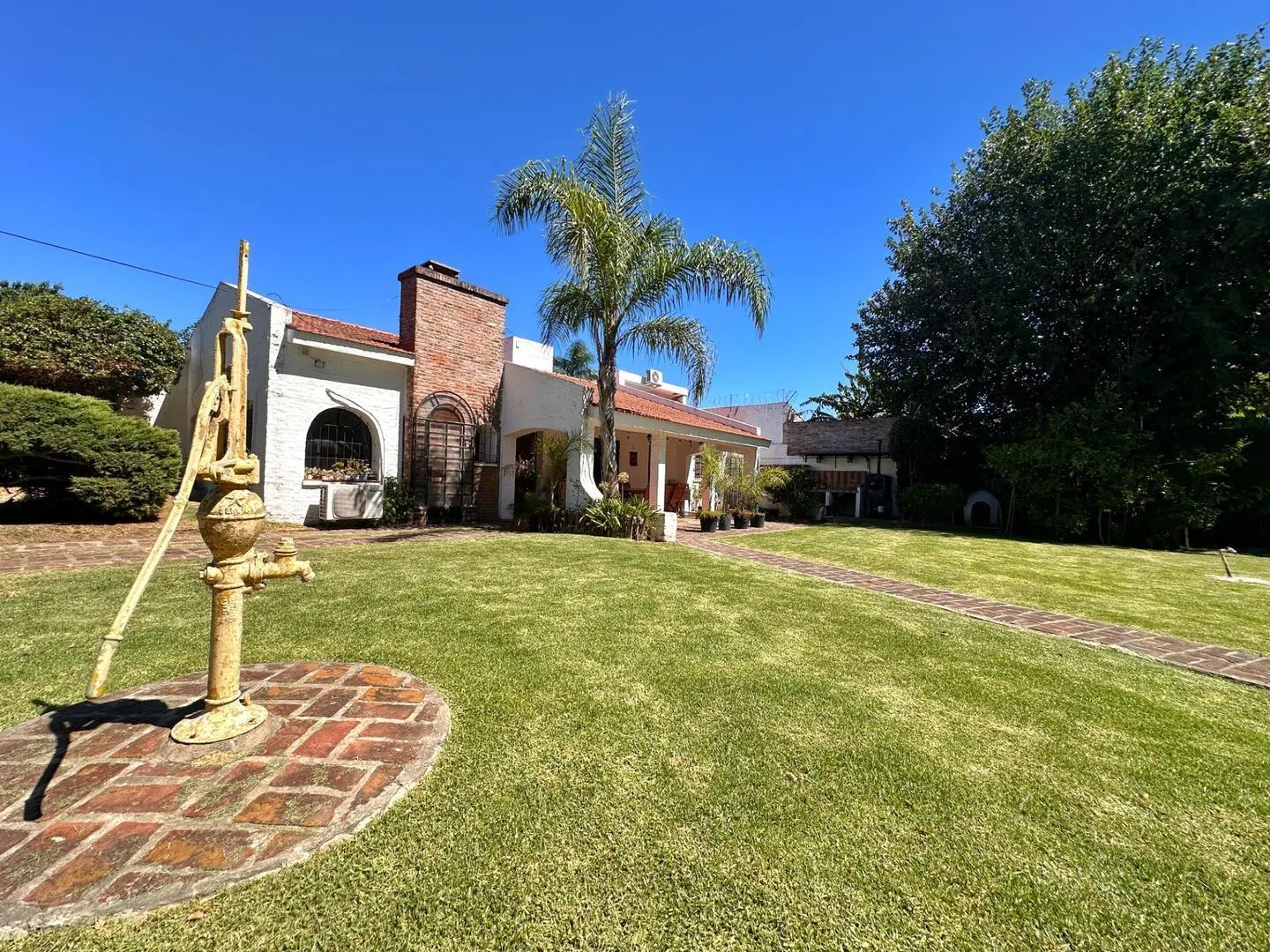 CHALET | 8 AMBIENTES | PISCINA 5x10 | LOTE 2493M2 | QUINCHO 1