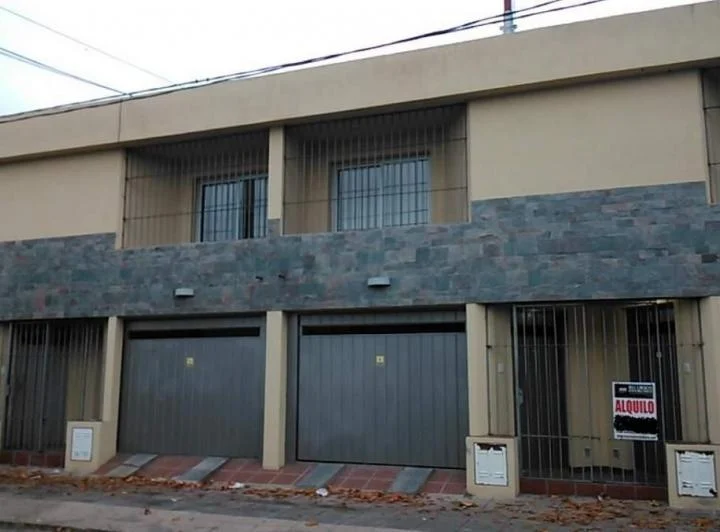 DUPLEX DE CATEGORÍA- TALLERES OESTE- 2 PLANTAS 4