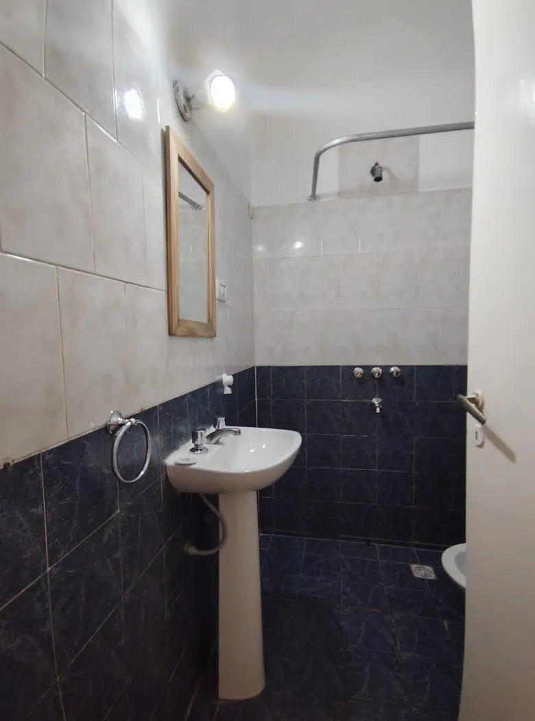 EXCELENTE DEPARTAMENTO EN BARRIO TALLERES DOS DORMITORIOS 5