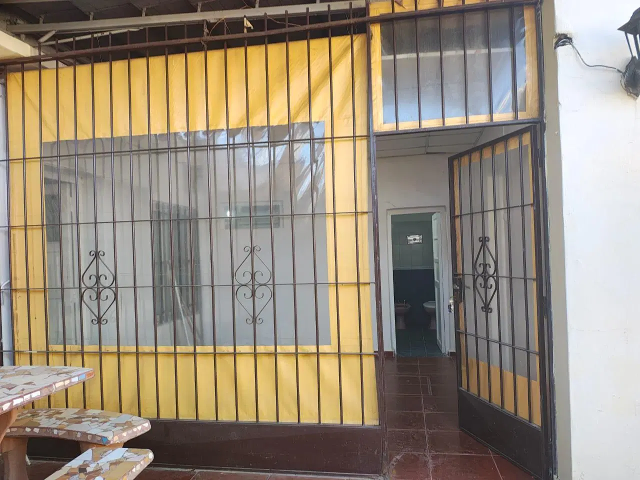 HERMOSA CASA EN ALQUILER BARRIO TALLERES ESTE DOS DORMITORIOS 2