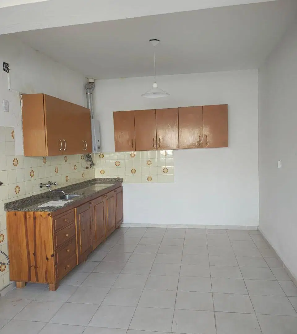 HERMOSA CASA EN ALQUILER BARRIO TALLERES ESTE DOS DORMITORIOS 3
