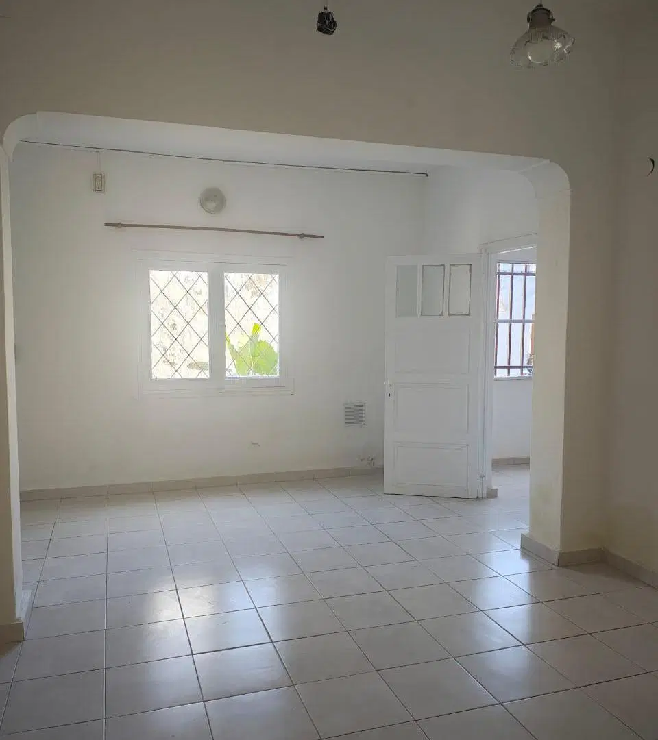 HERMOSA CASA EN ALQUILER BARRIO TALLERES ESTE DOS DORMITORIOS 5
