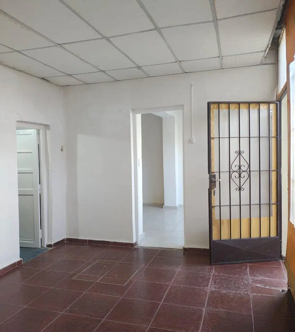 HERMOSA CASA EN ALQUILER BARRIO TALLERES ESTE DOS DORMITORIOS 4