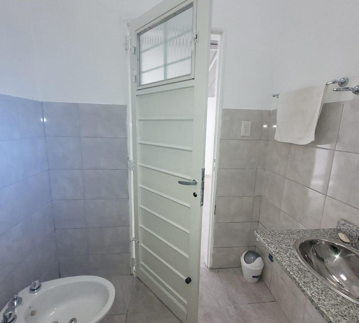 Foto de DEPARTAMENTO CON GRAN PATIO- B TALLERES OESTE-, imagen 3